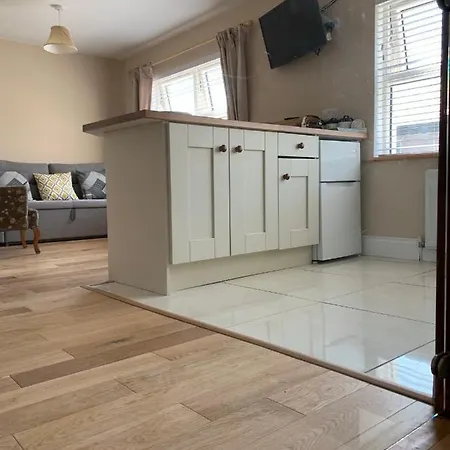 Ardmore Apartment *